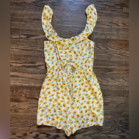 Sunflower Print Romper, Derek Heart, Shorts Size Medium,  Ruffle Straps - Picture 4 of 11